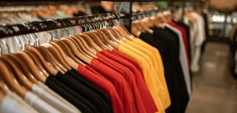 7 camisetas básicas blancas de H&M, Uniqlo, Bershka o Calvin Klein le quedan bien a cualquier hombre