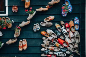 8 zuecos de Mango, Birckenstock y Dr. Martens para ir elegante y cómoda a todas partes