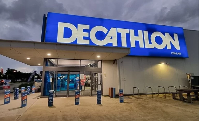 Adidas se apunta a la moda animal print con un top baratísimo en Decathlon