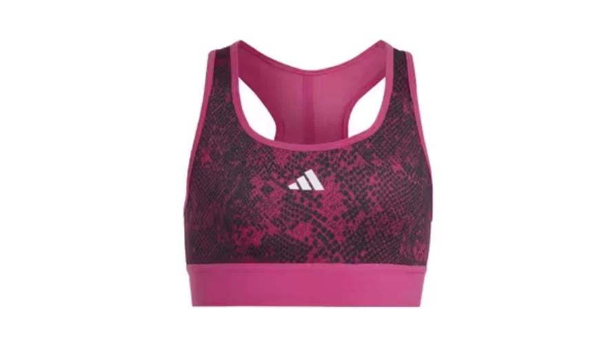 Adidas se apunta a la moda animal print con un top baratísimo en Decathlon