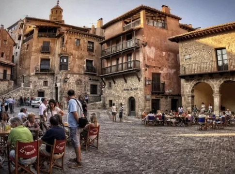 Conoce el pueblo medieval rodeado de murallas más bonito de España Conoce el pueblo medieval rodeado de murallas más bonito de España