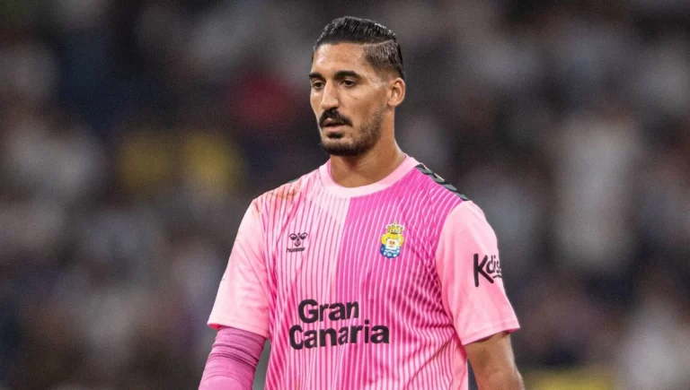 Álvaro Valles se declara en rebeldía para jugar en el Betis