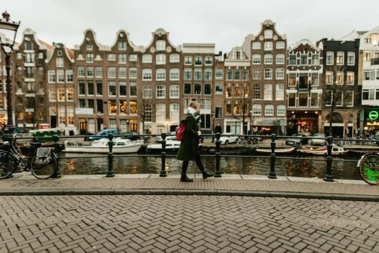 La impagable reacción de una española por lo que le cobran por una botella de agua en Ámsterdam