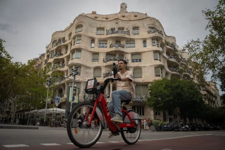 Barcelona y Valencia, las únicas ciudades españolas que se entregan a los ciclistas
