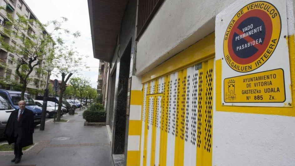 ¿Se puede aparcar delante de un garaje que no tiene vado? 7 ¿Se puede aparcar delante de un garaje que no tiene vado?