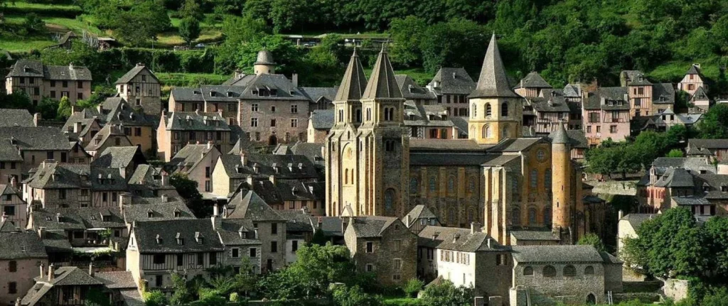 Descubre Conques, el pueblo Medieval francés que no permite coches 1 Los sitios más espléndidos de Conques que lo ponen como el más bonito