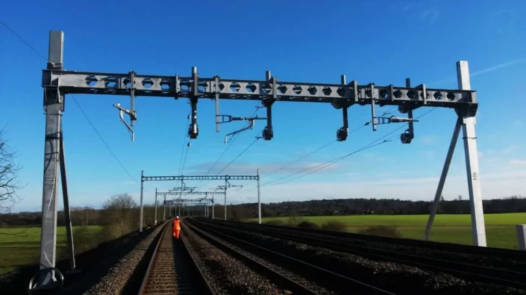 Coxabengoa se adjudica un contrato de electrificación y mantenimiento por 53 millones de euros con ADIF