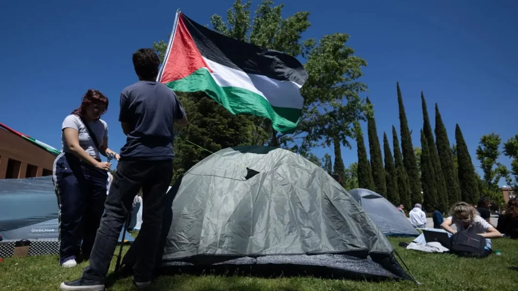 Las universidades españolas revisan sus lazos con Israel en solidaridad con Palestina 2 Desinversión y protestas estudiantiles: la presión por la justicia en las instituciones académicas