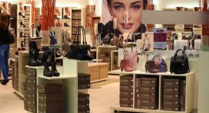 El bolso bucket que arrasa esta temporada lo tienen Stradivarius, Zara y Parfois