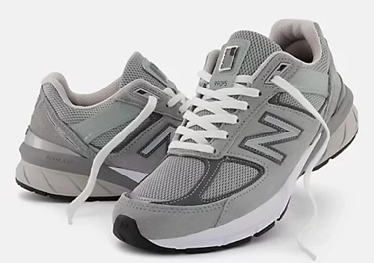 Ni Nike ni Skechers: Tamara Falcó apuesta por este modelo emblemático de New Balance