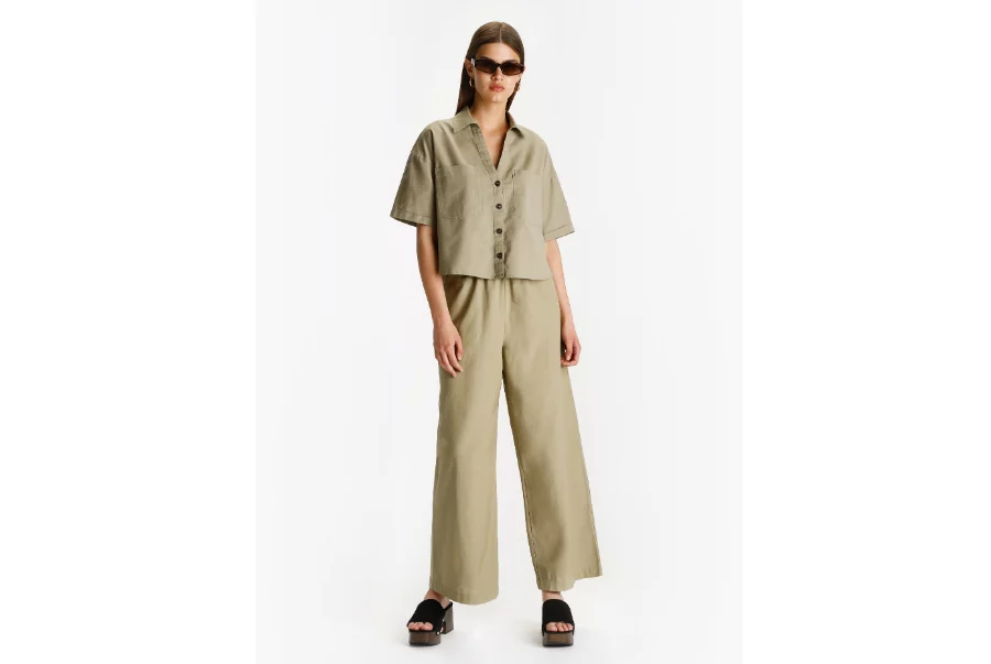 El mejor pantalón de lino de Lefties cuesta 12 euros y está en 6 colores diferentes