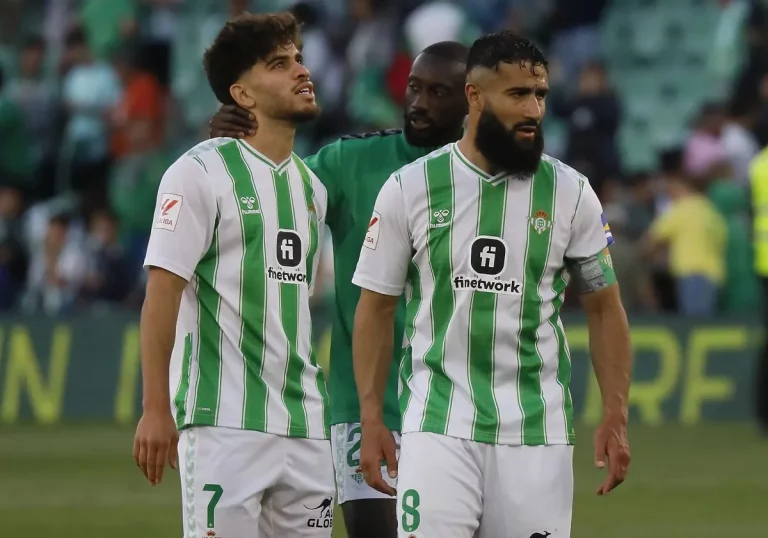 El penalti de Abde genera otro lío a Pellegrini en el Betis El penalti de Abde genera otro lío a Pellegrini en el Betis