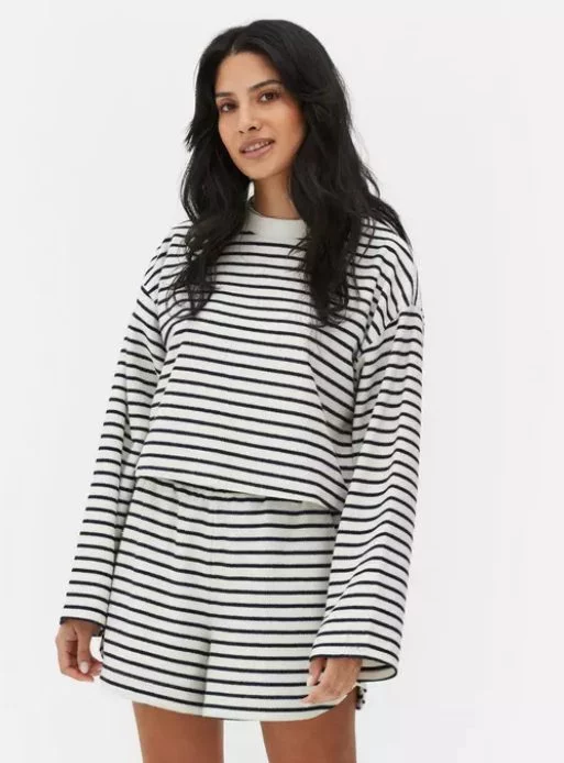 Primark: la sudadera a rayas de Paula Echevarría a 13 euros y de estilo parisino