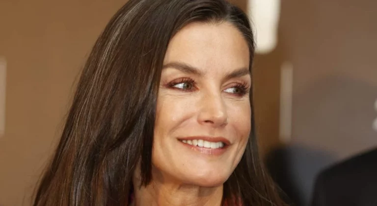 El suceso de la reina Letizia, una peluca y la foto que le obligó a borrar a una señora