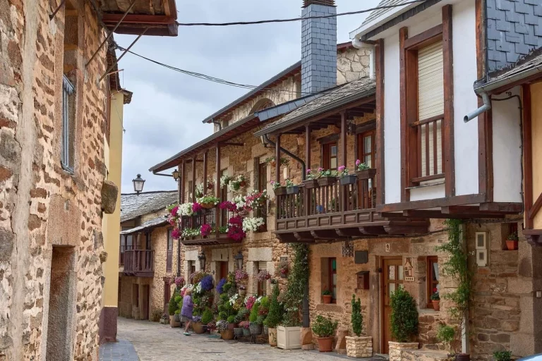 Cambio de fichas en el Gobierno de Castilla y León: Vox se baja del tablero y el resto se reorganiza