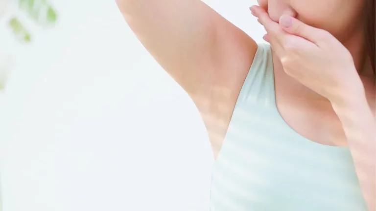 Estos son los trucos naturales más efectivos para quitar el mal olor de las axilas en verano