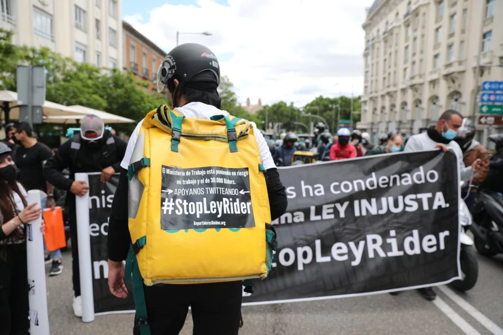 EuropaPress 3702127 varios riders llegada congreso manifestacion 11 mayo 2021 madrid espana