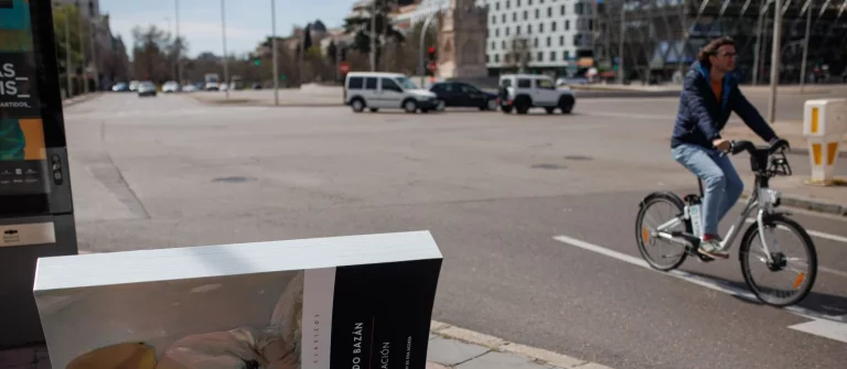 Los ciclistas toman las calles de Madrid tras el atropello de un rider de Glovo