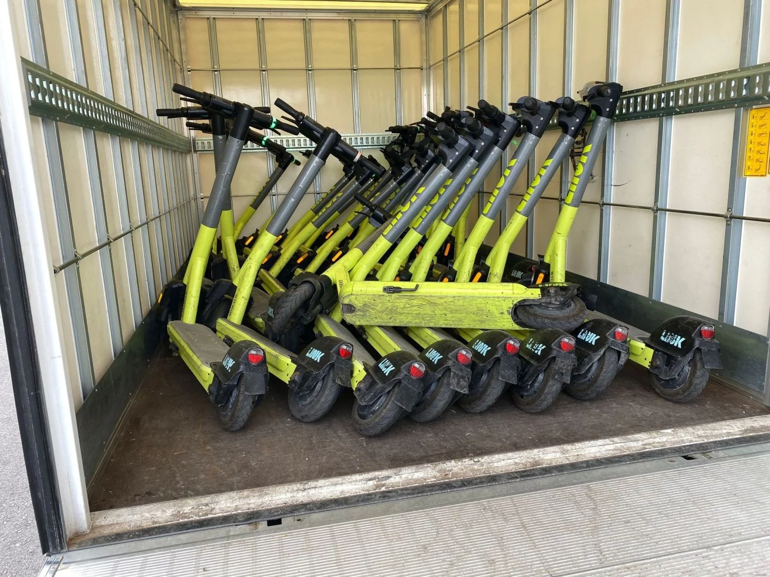 Glovo y Uber Eats se han vuelto uno de los últimos hogares de los controvertidos patínente eléctricos en las grandes ciudades