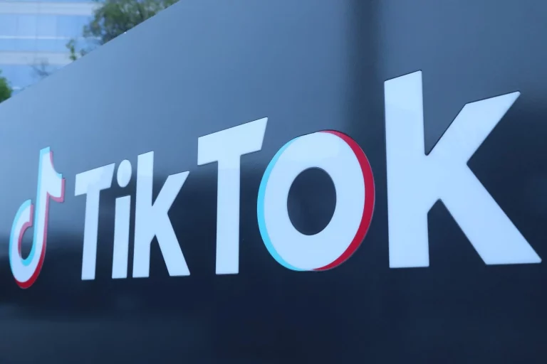 TikTok elimina cuentas vinculadas a Rusia por 