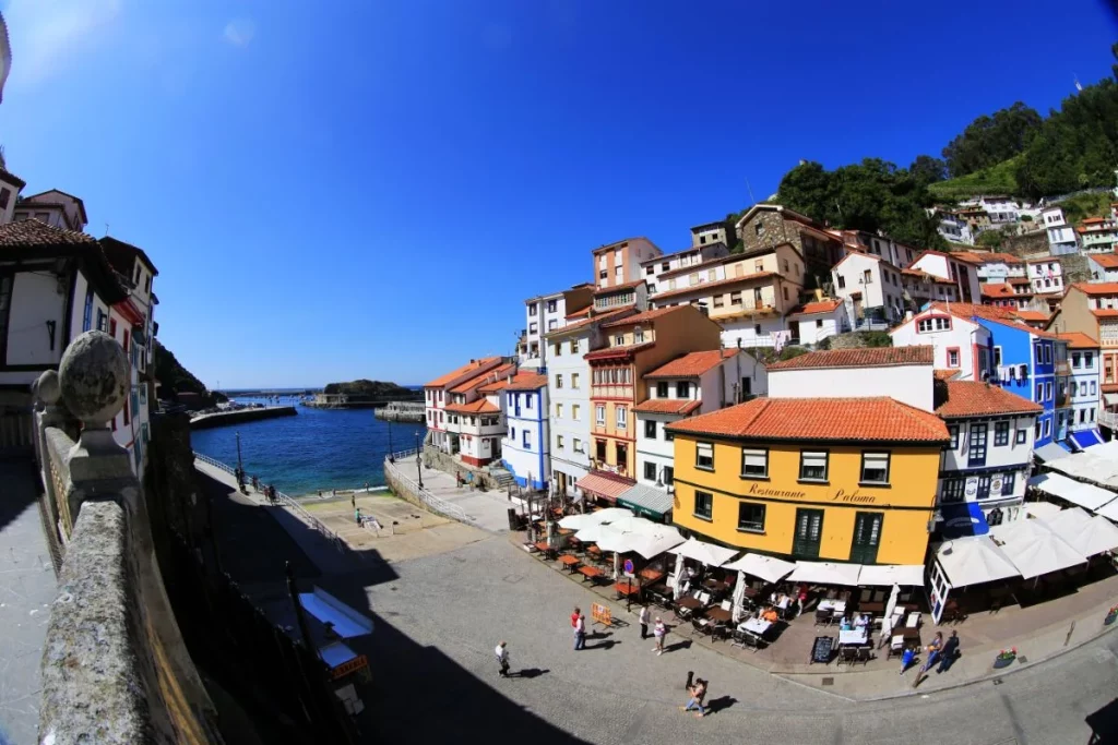 Explora los encantos de Cudillero en verano
