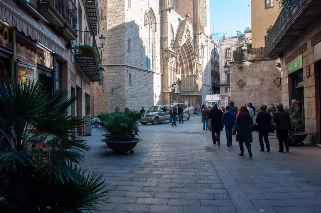 El capricho medieval con rincones para el recuerdo en el corazón de Barcelona 1 Explorando la historia medieval