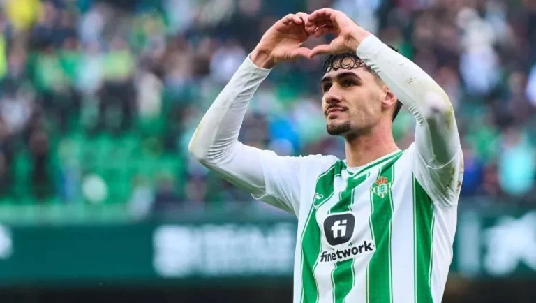 El Betis elige relevo de Johnny Cardoso: negociaciones en marcha