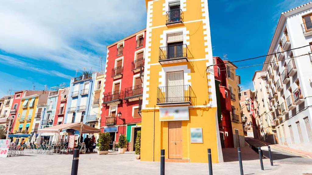Historia y patrimonio: el encanto centenario de Villajoyosa, un destino que pocos conoces en España 