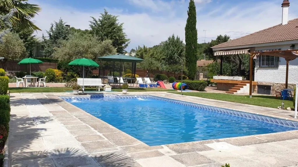 Ingenio español en tiempos de crisis: del alquiler de piscinas a la revolución de espacios, ¿nueva competencia para Airbnb?