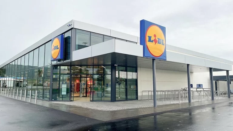 Que el sol no fastidie tu ropa con la solución de Lidl para tender dentro de casa