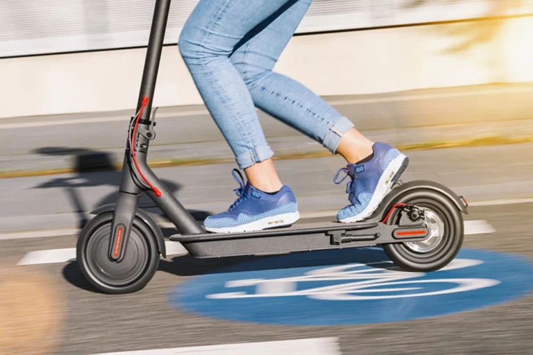 La importancia de contratar ya el seguro obligatorio para tu patinete eléctrico