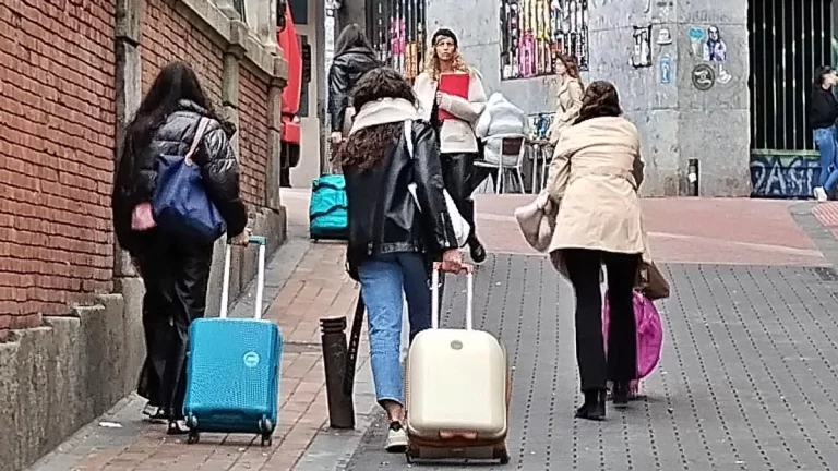 La oferta de pisos turísticos aumenta mientras crece la presión sobre Airbnb