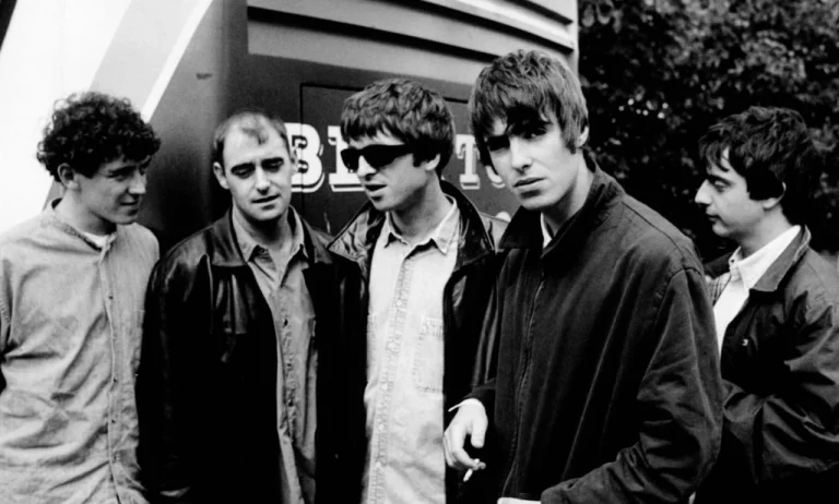 Oasis rescata su debut 'Definetly Maybe' para celebrar sus 30 años sin reunión