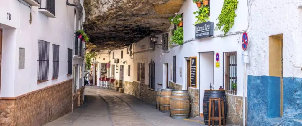La belleza de Setenil de las Bodegas te dejará enamorado