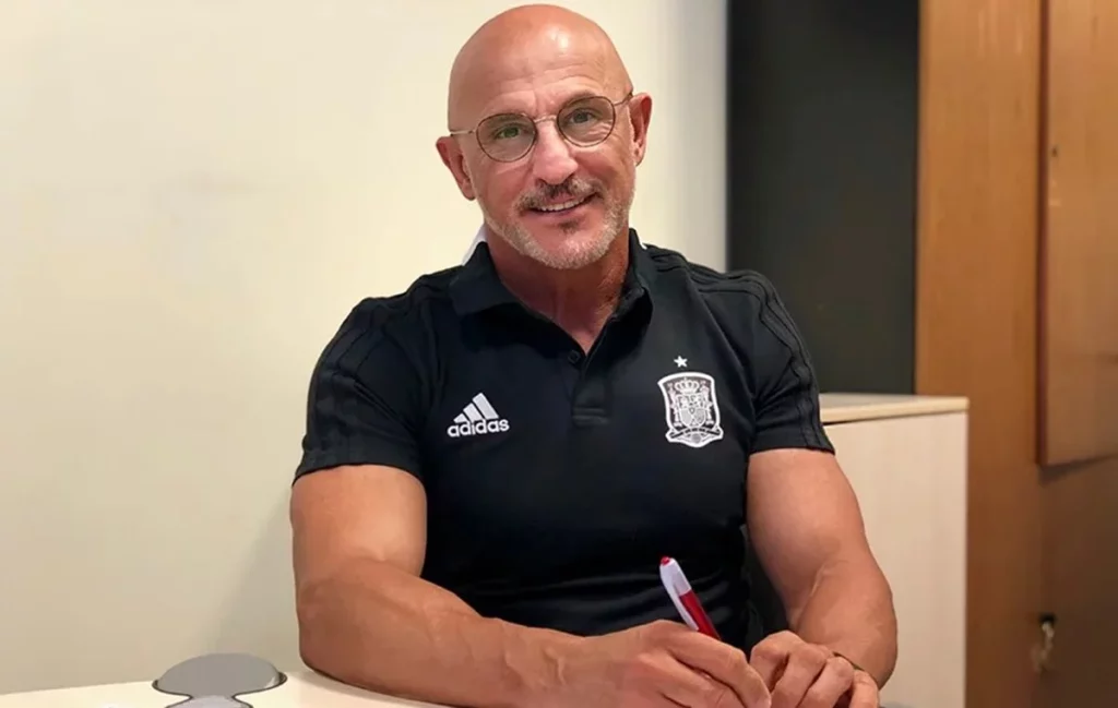 Fecha límite de Luis de la Fuente para llamar de nuevo a Pau Cubarsí 1 Luis de la Fuente