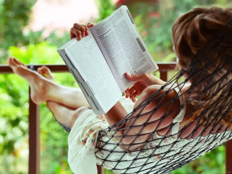 Los 5 libros que debes leer este verano de camino a la playa