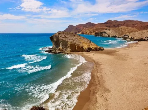Los 7 destinos de viaje más increíbles en España en verano que no aparecen en las guías turísticas Los 7 destinos de viaje más increíbles en España en verano que no aparecen en las guías turísticas