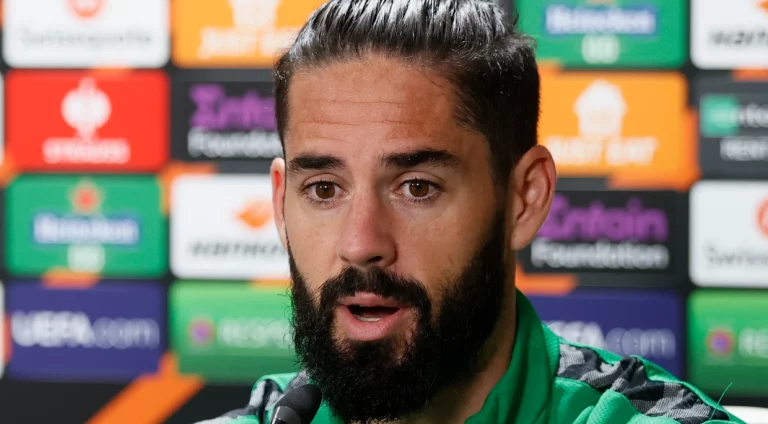Isco reacciona a la dramática dinámica del Betis