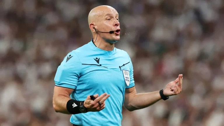 Marciniak recuerda capote monumental de un jugador del FC Barcelona