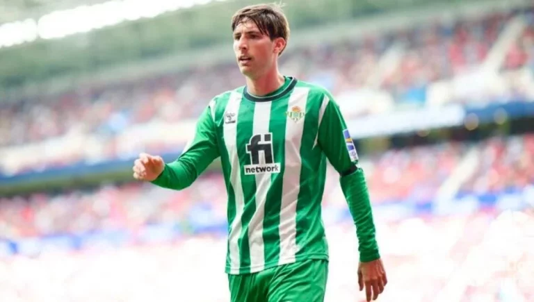 Miranda elige entre Betis y AC Milan