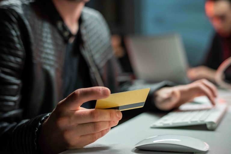 Solo un 9% de los usuarios contrata seguros de ciber riesgo, según Allianz Partners