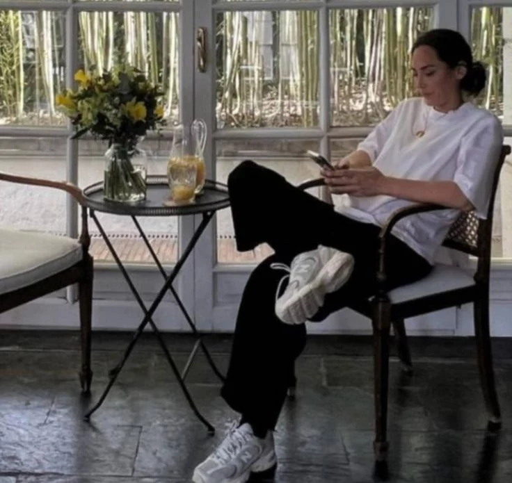 Ni Nike ni Skechers: Tamara Falcó apuesta por este modelo emblemático de New Balance