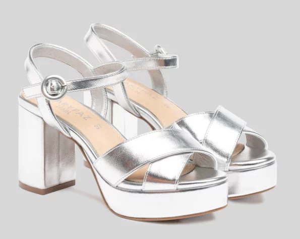 Adiós a andar incómoda en tacones con las sandalias de Marypaz coloridas y con toque metálico