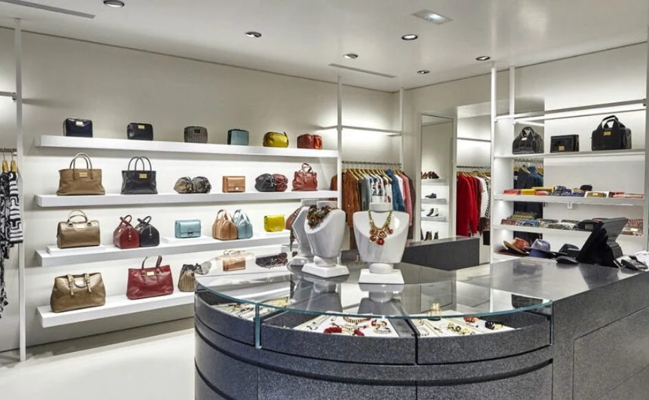 Este vestido batín de manga corta de Zara es un 'must' en tu armario de verano