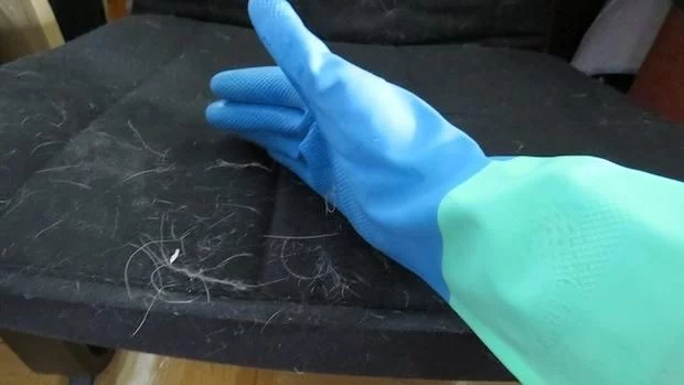 Prueba con guantes de goma