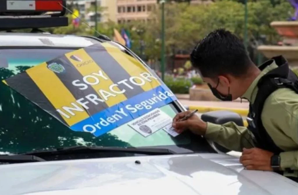 ¿Se puede aparcar delante de un garaje que no tiene vado?