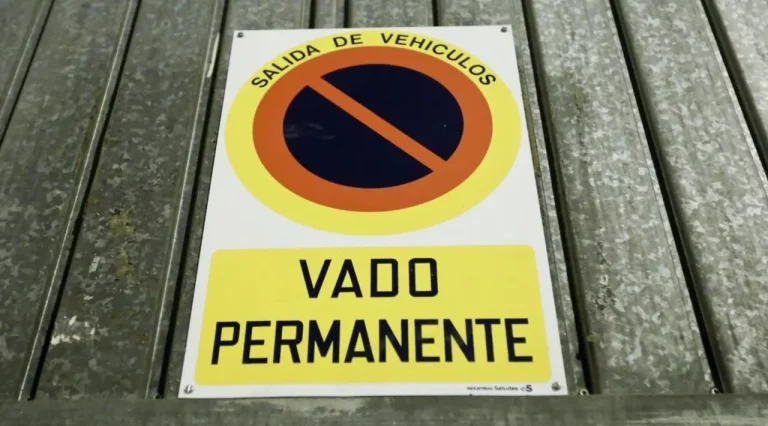 ¿Se puede aparcar delante de un garaje que no tiene vado?