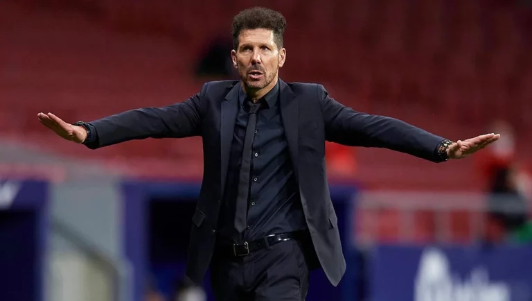 Simeone obligado a decidir entre su hijo y Samu Omorodion