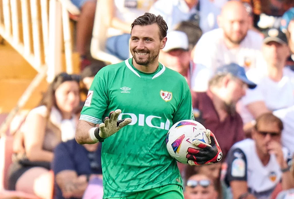 Ledesma aprovecha la vacante en la portería del Rayo para seguir en Primera 1 Conan Ledesma Stole Dimitrievski