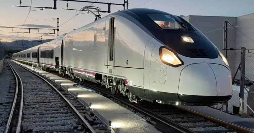 Por qué este tren de Madrid a Barcelona causa furor en TikTok 5 Los trenes de Renfe y AVE cambian para siempre y así te afecta